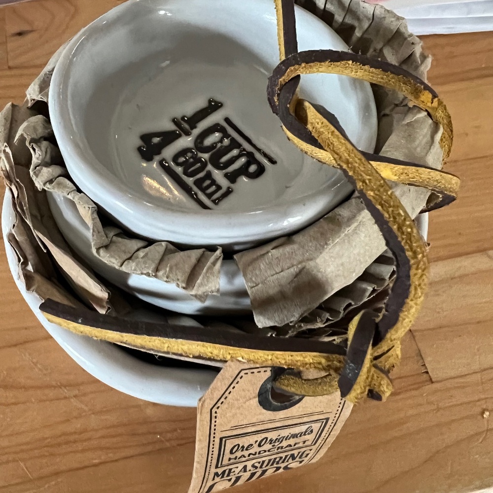 Ceramic measuring bowls